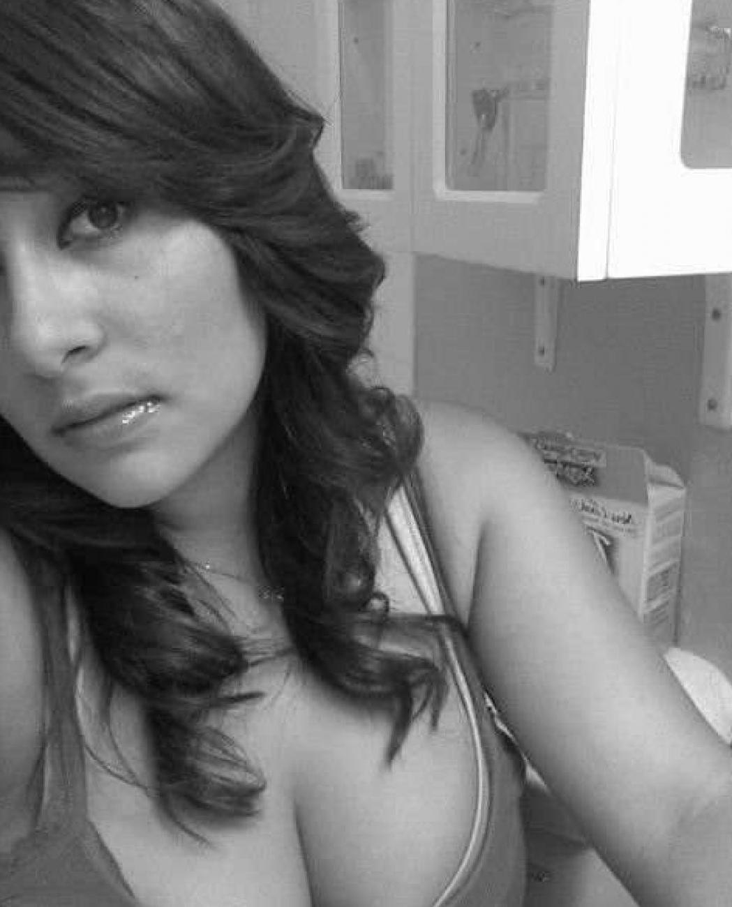 15P Nice photo mix of amateur busty babes