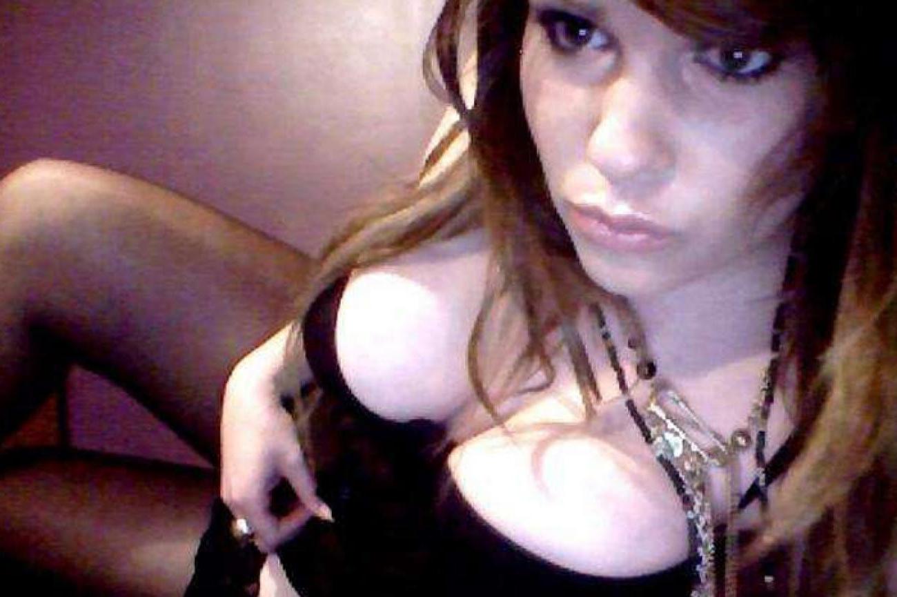 15P Pictures of amateur hotties with huge racks