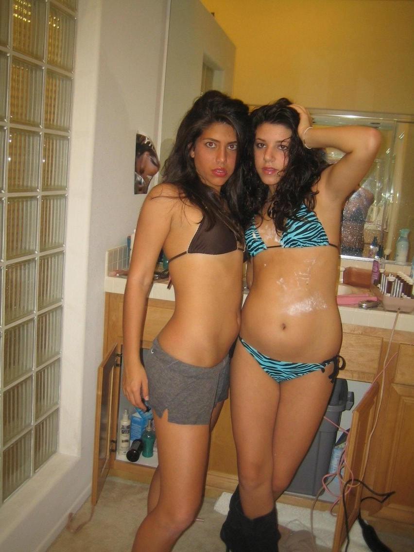 12P Naughty Drunk College Girlfriends Flash And Party