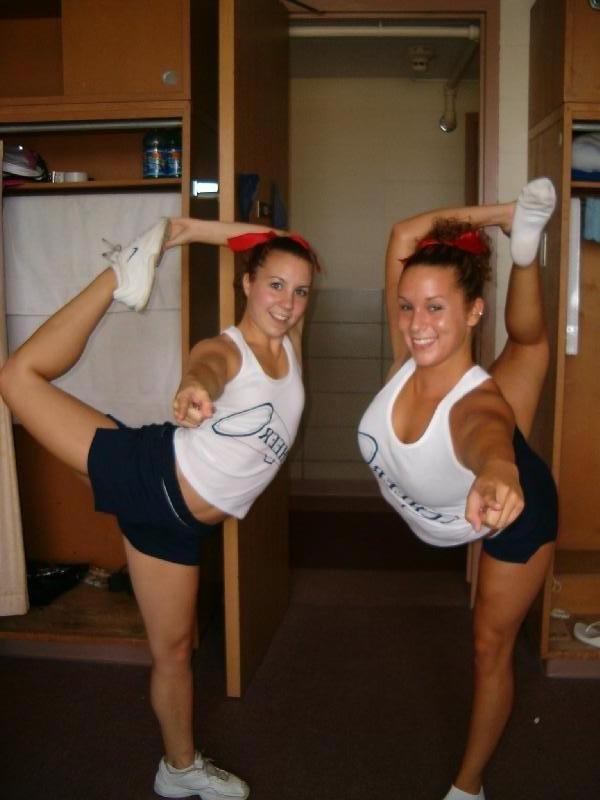12P Naughty Drunk College Girlfriends Flash And Party