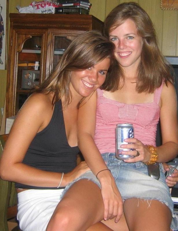 12P Naughty Drunk College Girlfriends Flash And Party