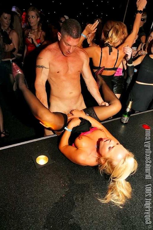 20P Men sink their rods in drunk babes pussy and mouth