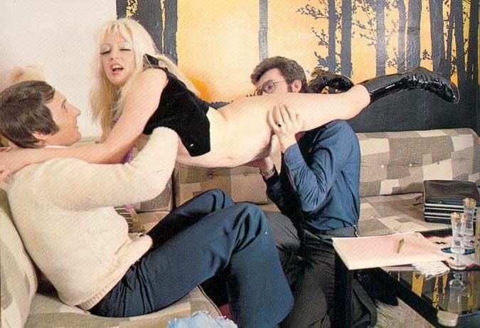 16P Beautiful retro babies with hairy pussies have nice sex