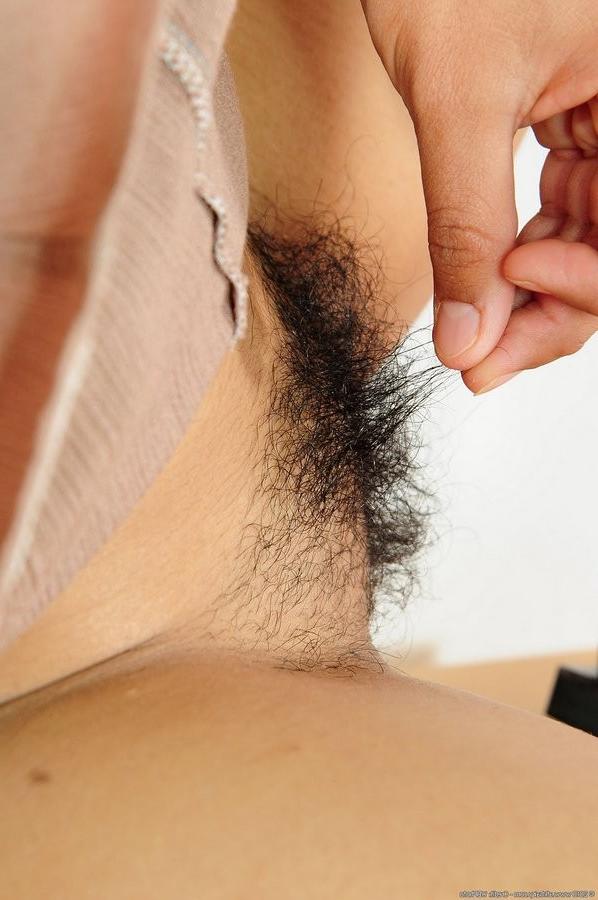 16P Hairy Latina Hottie Shows Her All Natural Beautiful Body