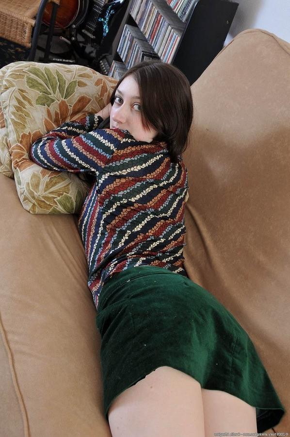 15P Pale Skinned Hairy Amateur Beauty Spreads Wide