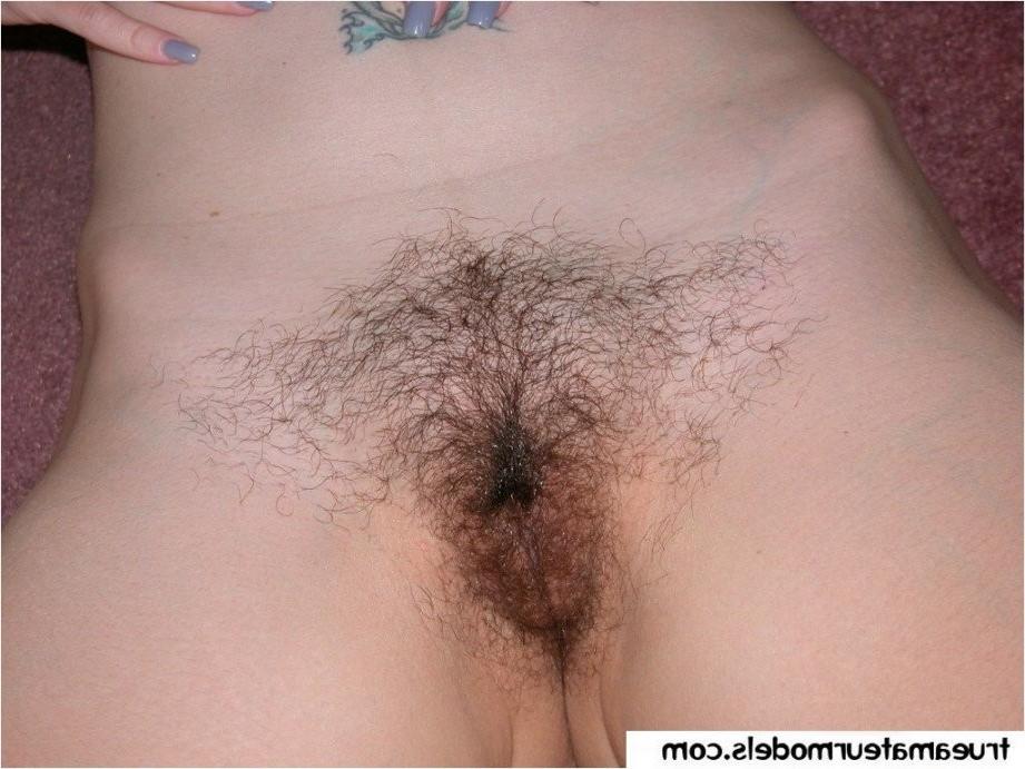 15P amateur housewife spreading hairy pink beaver