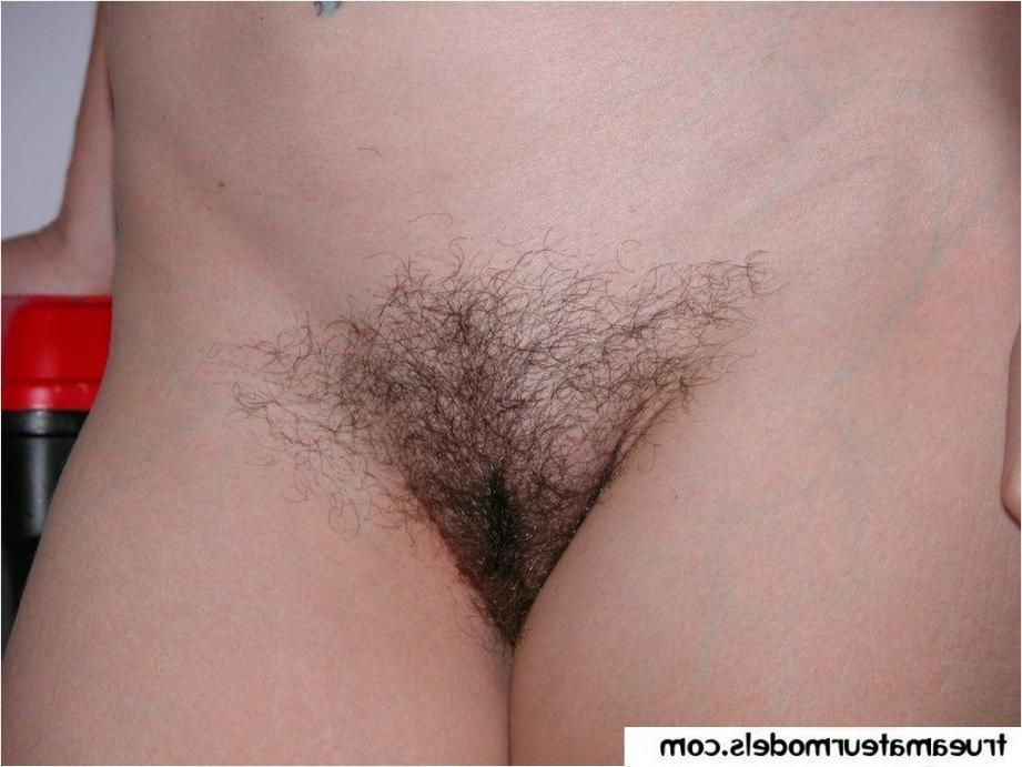 15P amateur housewife spreading hairy pink beaver