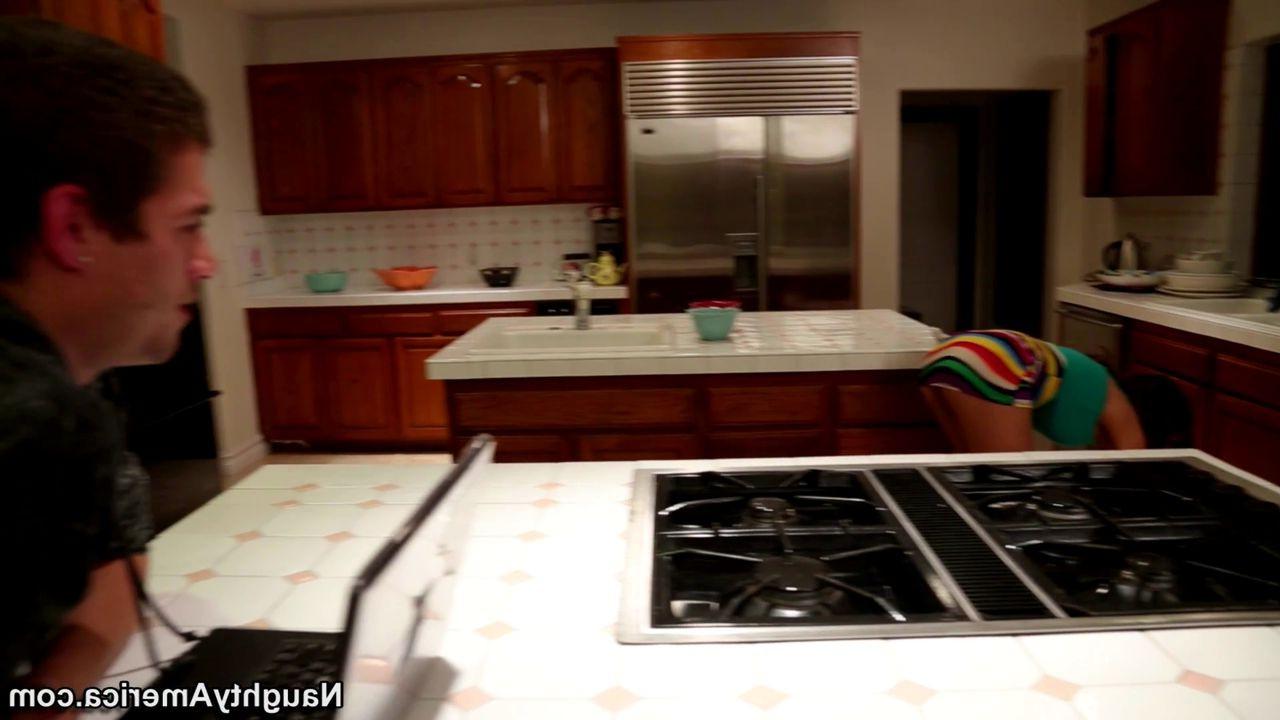 16P Heather Vahn banged in a kitchen by a younger stud