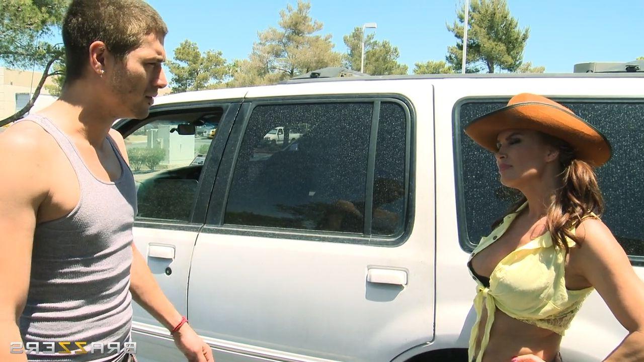 16P Diamond Foxxx does anything to sell a car