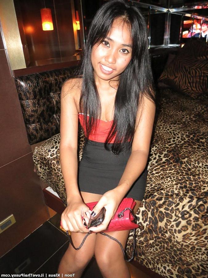 15P Amateur asian babe getting her puffy pussy drilled
