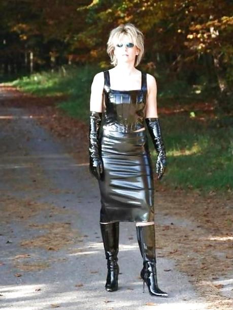 19P Hot Dress Latex Show