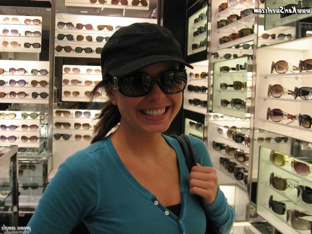 16P cute teen shopping