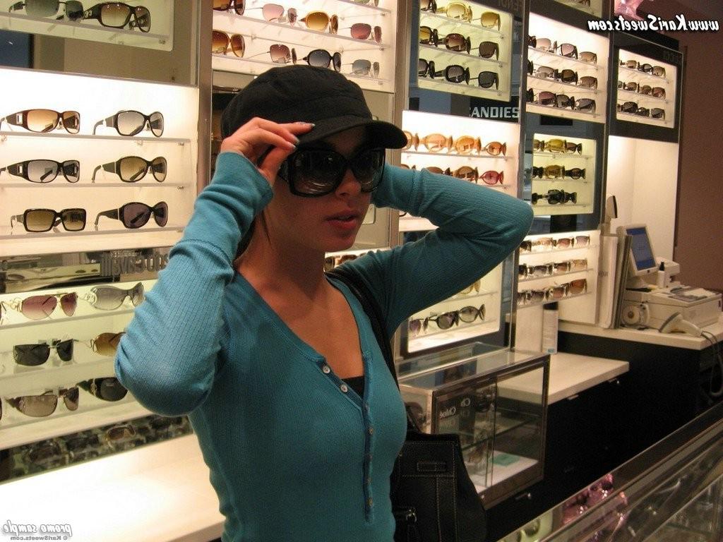 16P cute teen shopping
