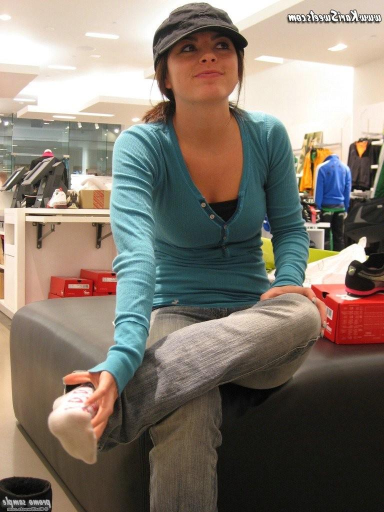 16P cute teen shopping