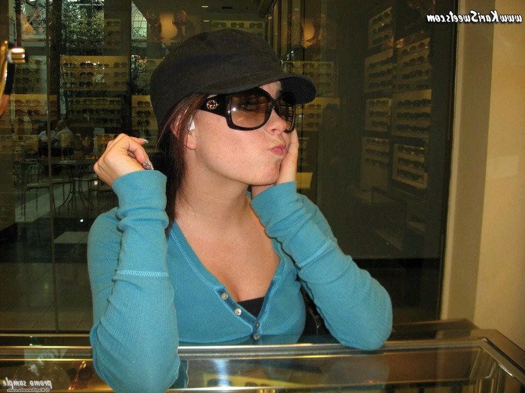 16P cute teen shopping