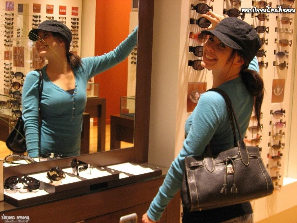 16P cute teen shopping
