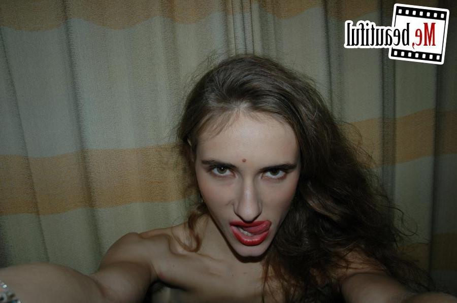 15P Absolutely naked shameless girl shows off and photographs her beaver