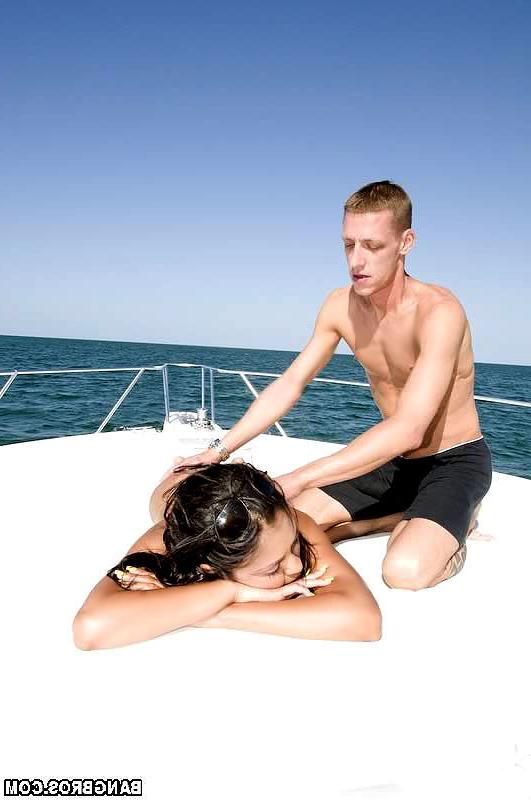 18P All aboard to the pleasure boat, Priya is a kind of latin flavor that this white