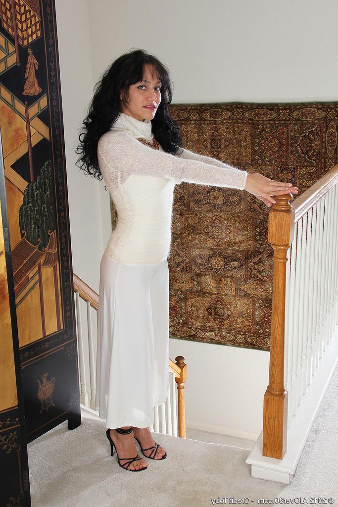 15P Elegand and beautiful Liza Rene tugs at her mature trimmed beaver|Liza Rene|Jul 