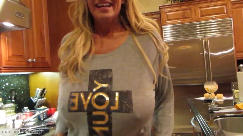16P Milf Kelly Madison does the kitchen and her hubby