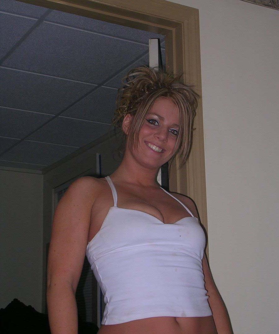 14P Busty MILF's Showing Off 
