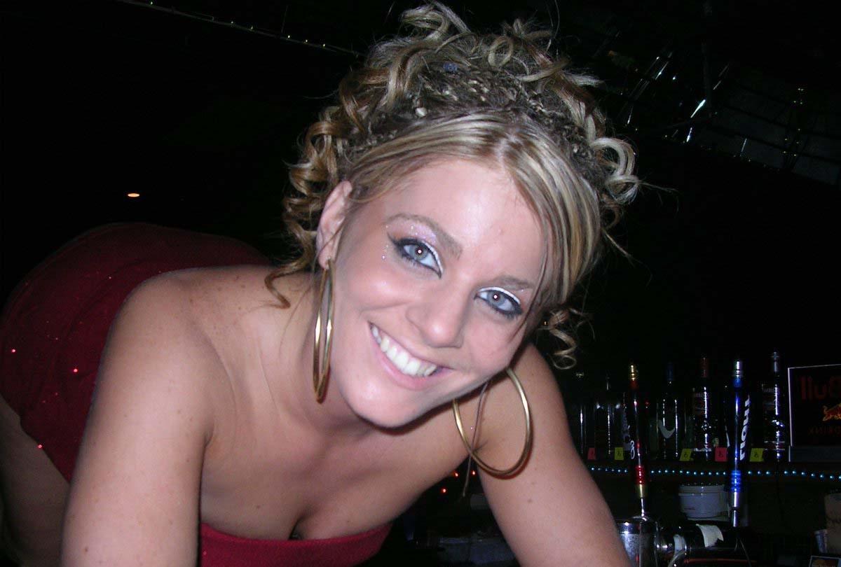 14P Busty MILF's Showing Off 
