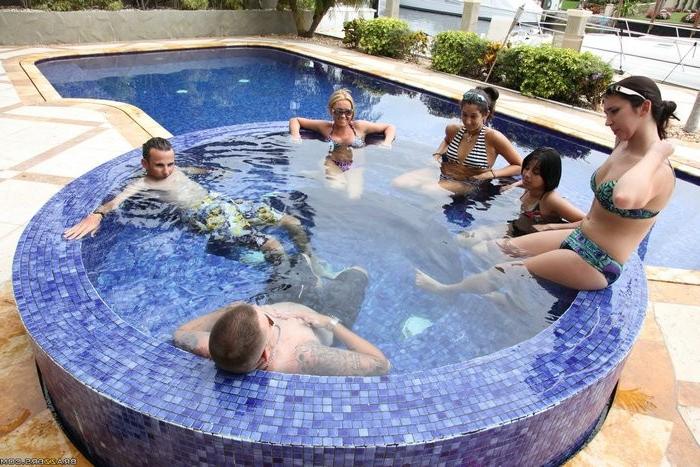12P Pool Sex Party 