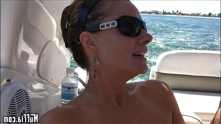 16P Milf and some friends having fun on a boat