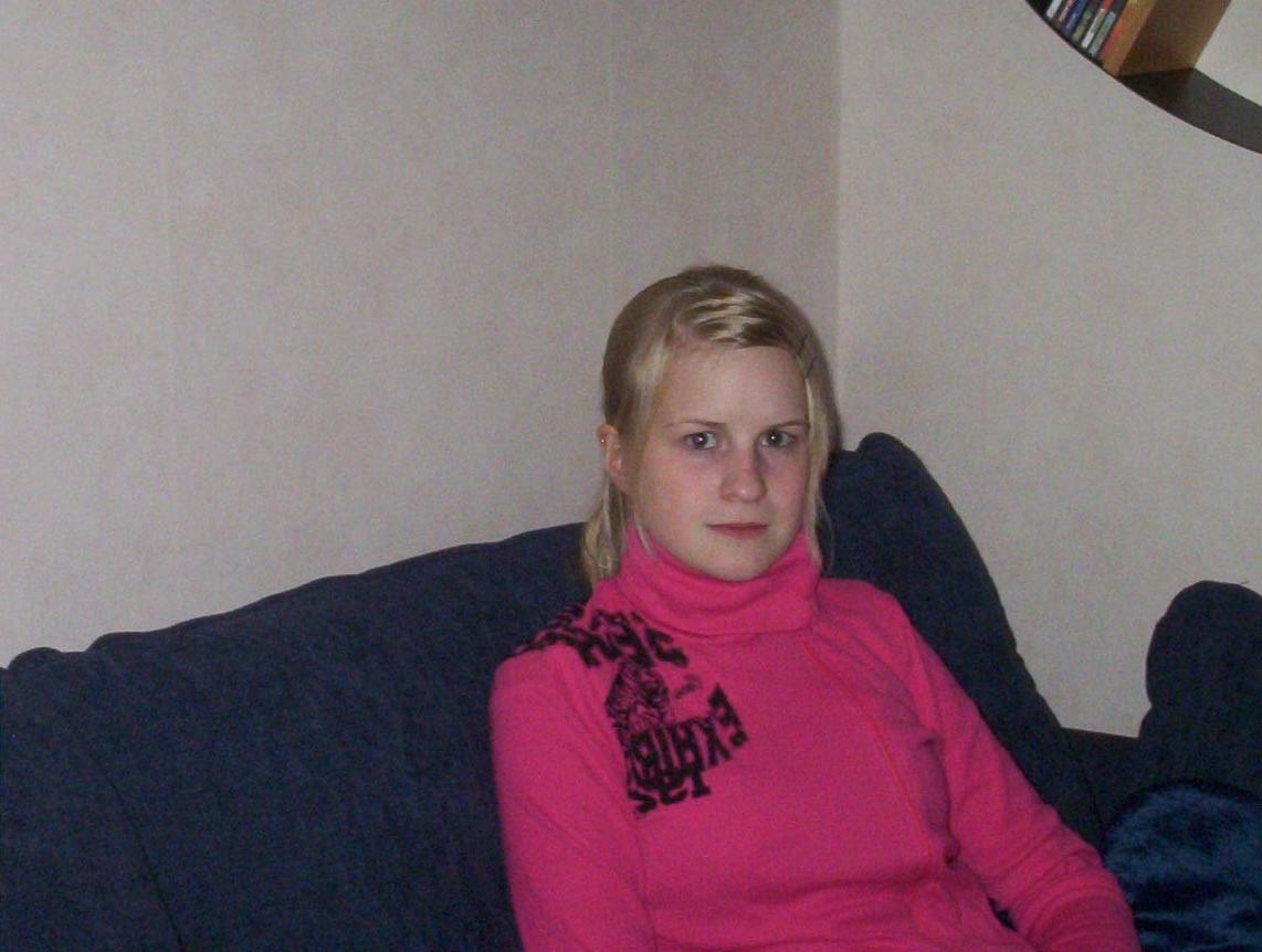 20P Blonde amateur girlfriend posing in her bedroom
