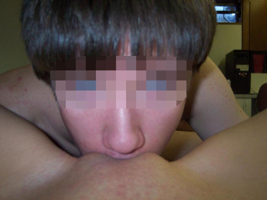 20P Amateur girlfriend sucking cock in her bedroom
