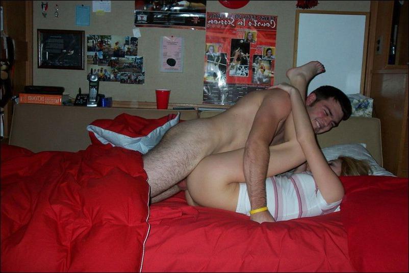 20P Amateur couple fucking in their bedroom action