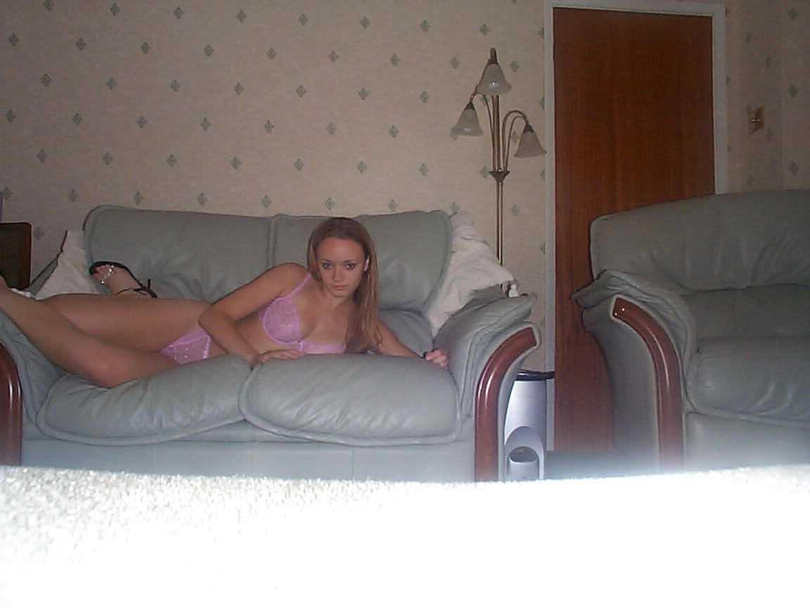 20P Amateur blonde girlfriend posing naked in her bedroom