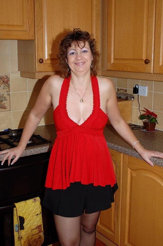 16P Mature housewife gets naughty