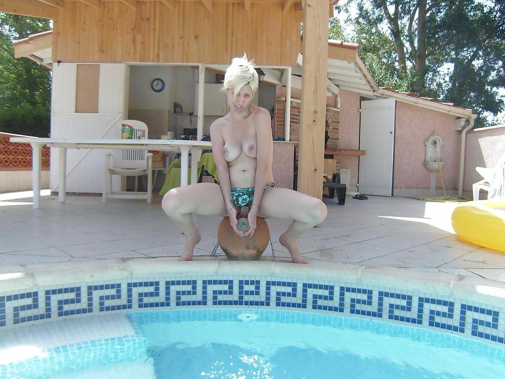 25P FRENCH BLONDE POSING