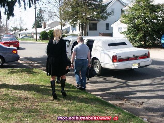 20P Lesbo limo sex