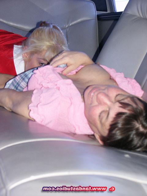20P Lesbo limo sex