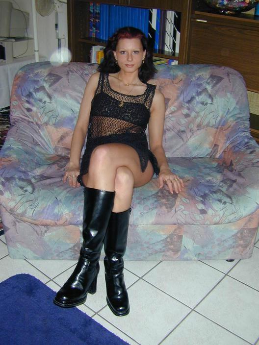 16P Dirty Pantie Mom Shows Black Panties at Home
