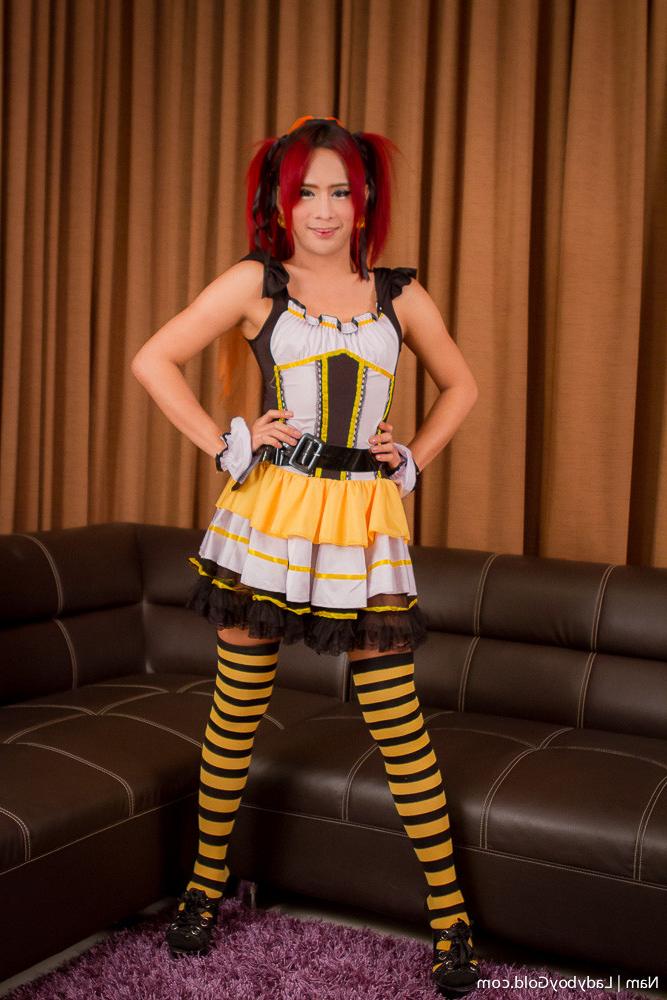 16P Redhead ladyboy cosplay