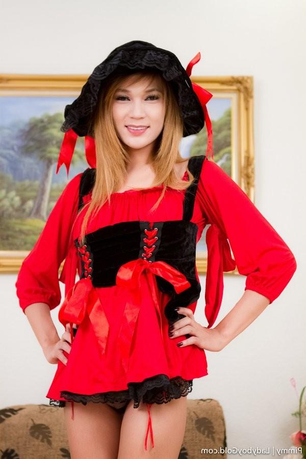 16P Ladyboy Babe Pimmy In A Pirate Costume Toying Her Ass
