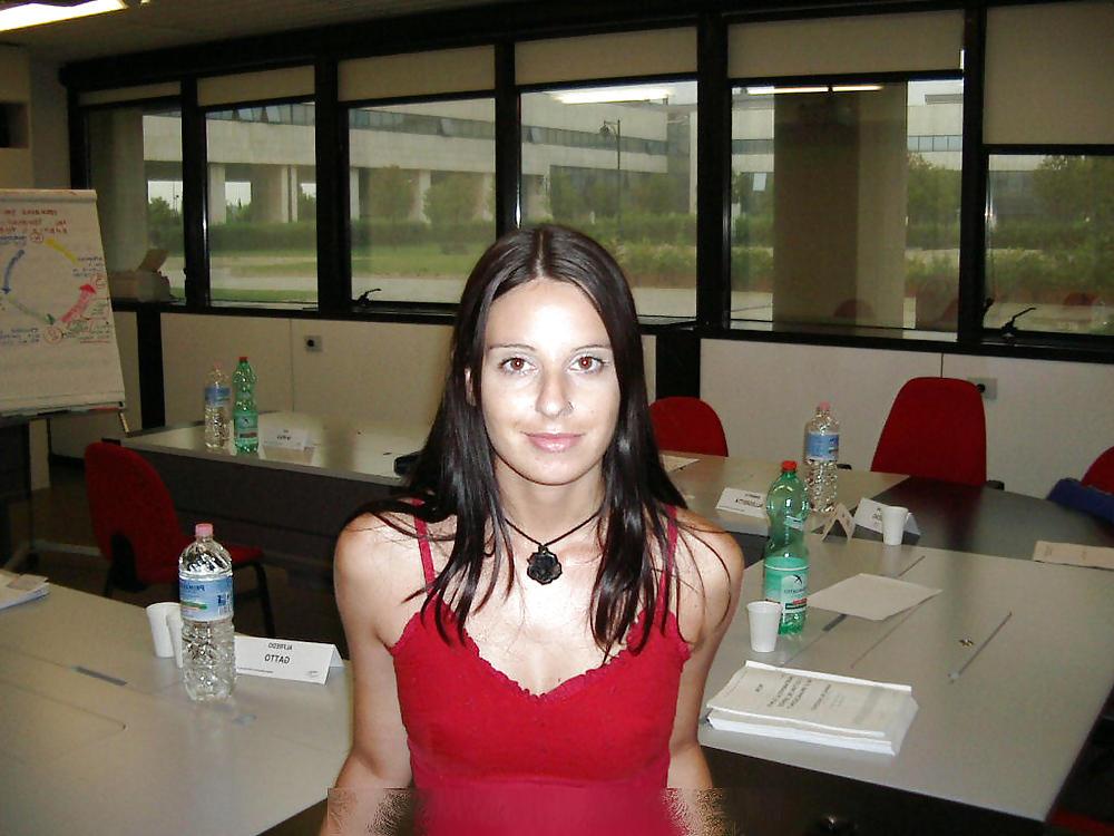 14P Italian hairy brunette shows her hot body