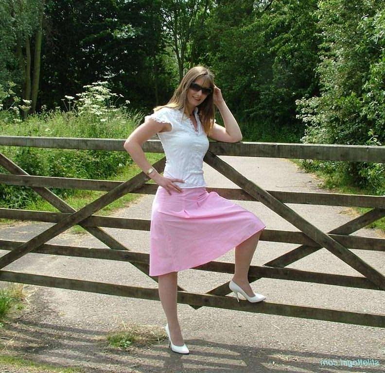 15P Leggy smoking babe in nylon and stiletto heels