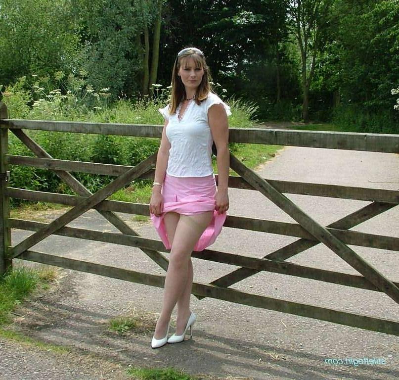 15P Leggy smoking babe in nylon and stiletto heels