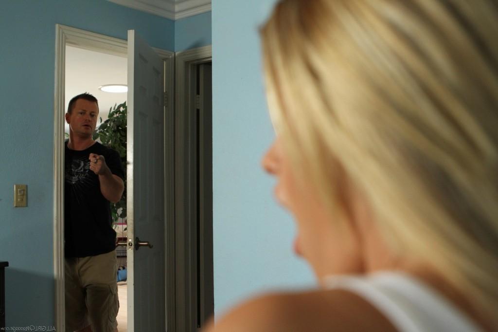 16P Blond client wants bigtit masseuse to lick her out