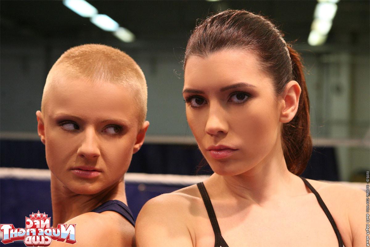 20P Watch these naked amazon fighters wrestle, struggle, suffer, kick and lick Nude 