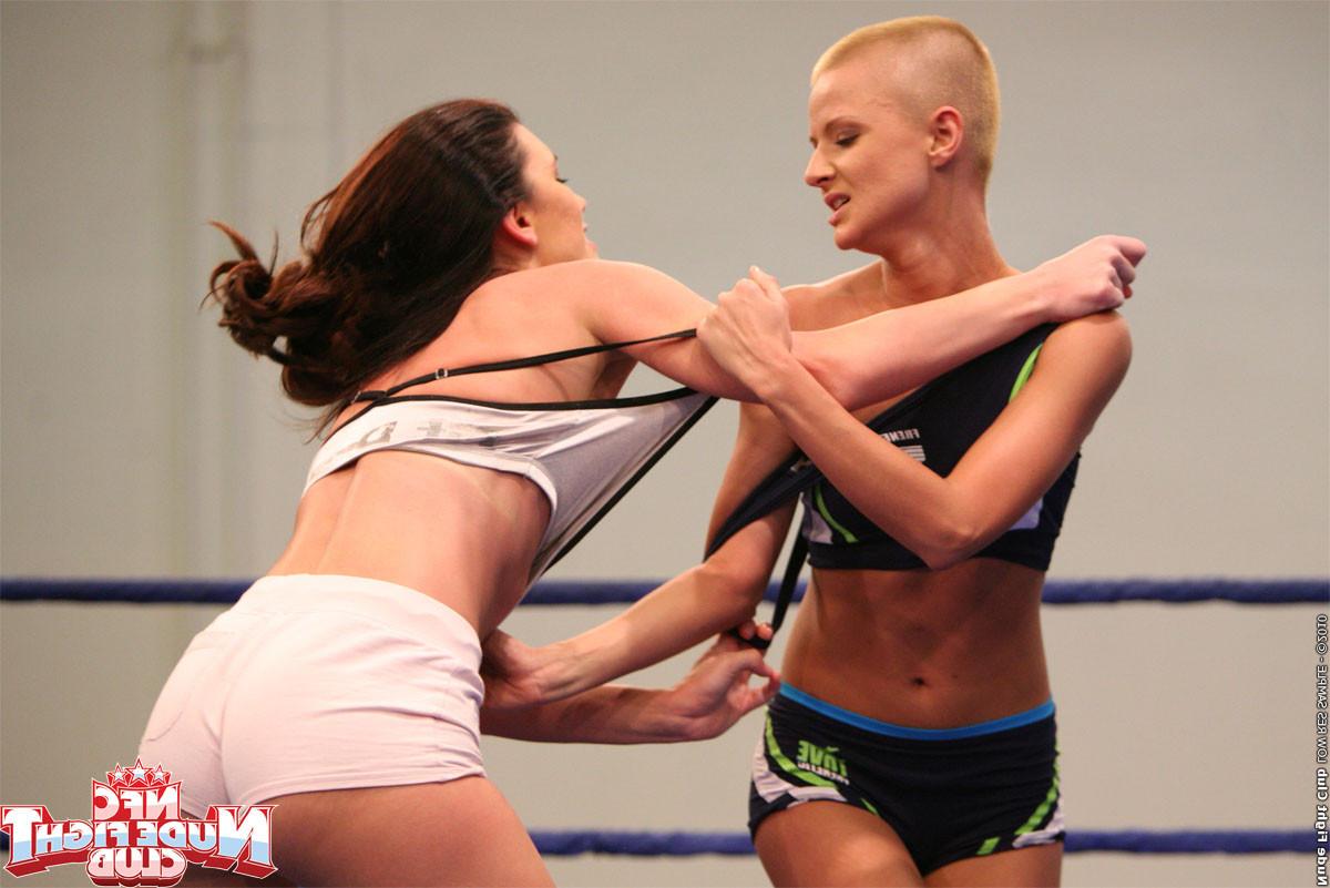 20P Watch these naked amazon fighters wrestle, struggle, suffer, kick and lick Nude 