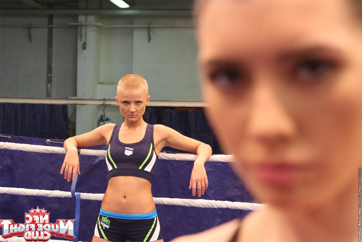 20P Watch these naked amazon fighters wrestle, struggle, suffer, kick and lick Nude 