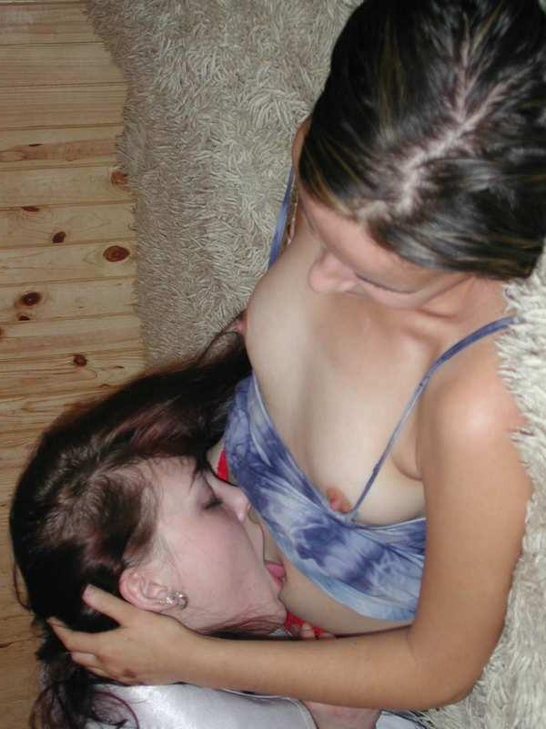 16P Lesbian babes licking pussy and kissing nipples