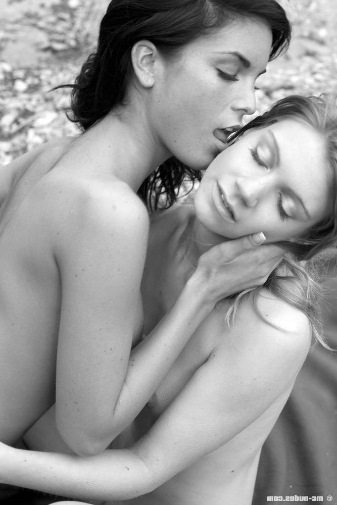 16P Lesbians porn with sexy babes Nelly and Edita outdoor
