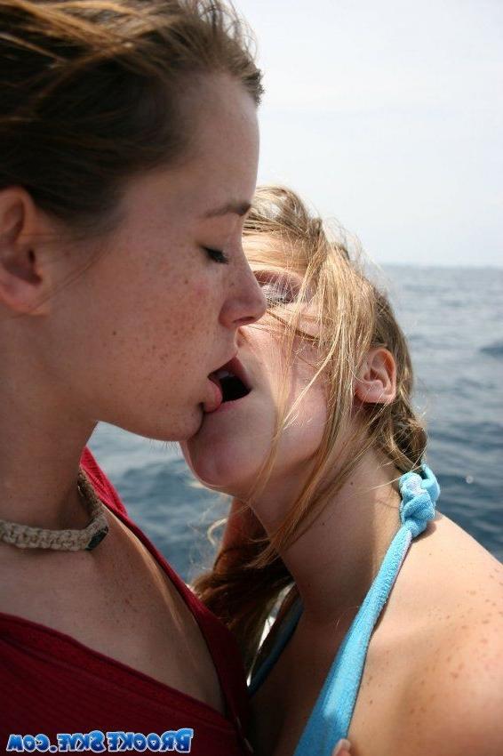 16P Teen lesbian babes on a boat eat pussy