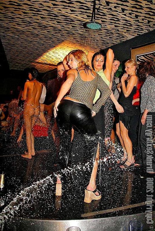 20P Sucking and fucking at a drunk sex orgy